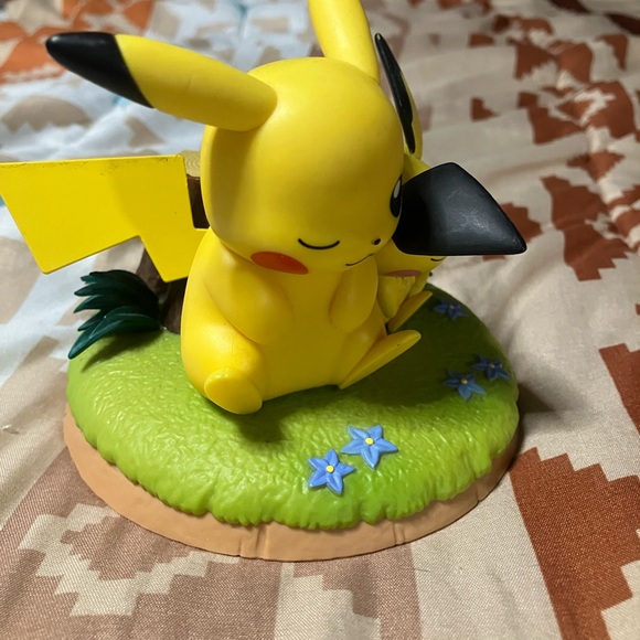 Pokémon official Pikachu & Pichu sitting figure Nintendo creatures Rare - Picture 3 of 9